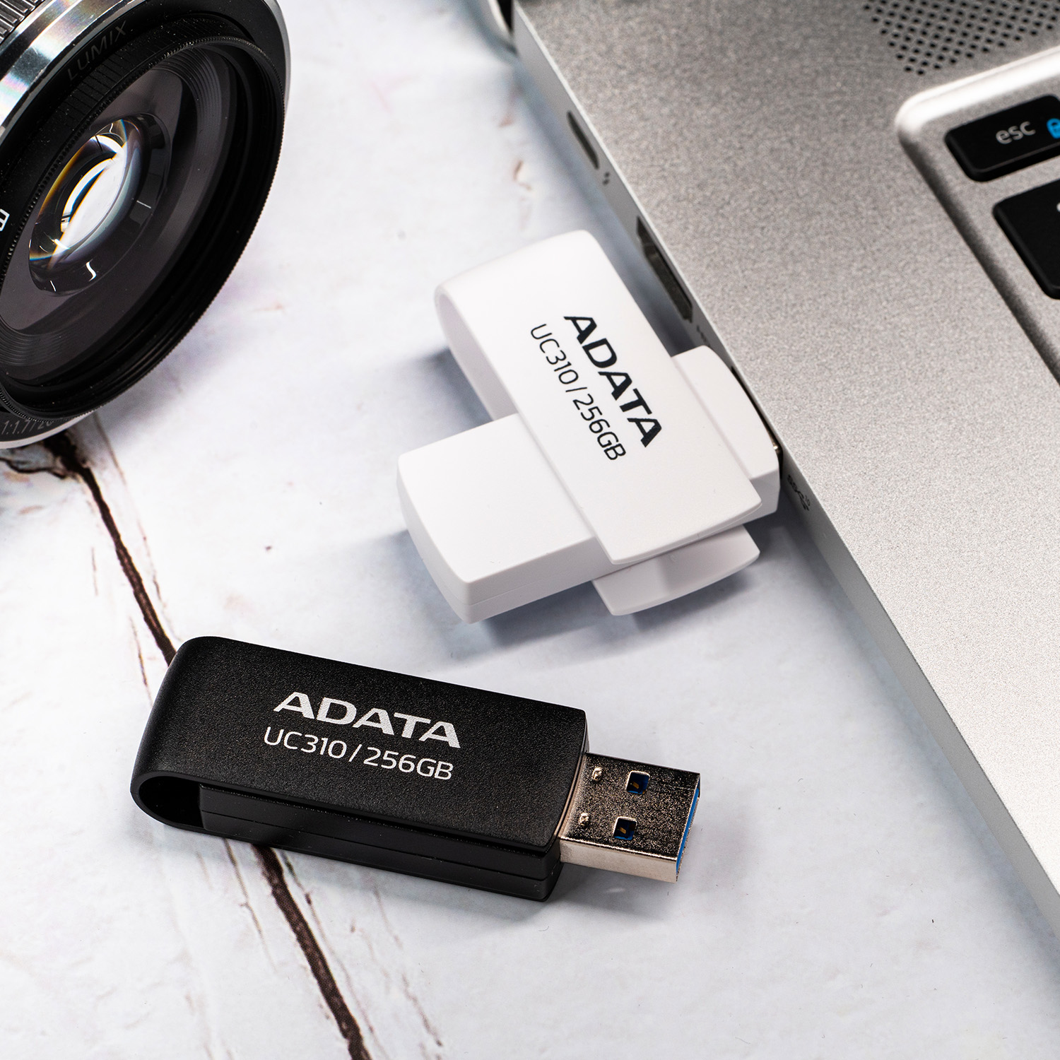 ADATA UC310 - USB-Flash-Laufwerk - 256 GB - USB3.2 Gen 1 - weiß