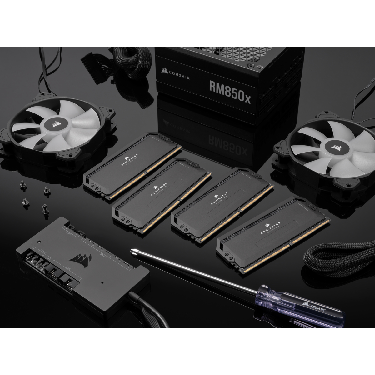 Corsair Dominator Platinum RGB - DDR5 - Kit64 GB: 2 x 32 GB - DIMM 288-PIN - 6400 MT/s / PC5-51200 - CL32 - 1.4 V - ungepuffert - Schwarz