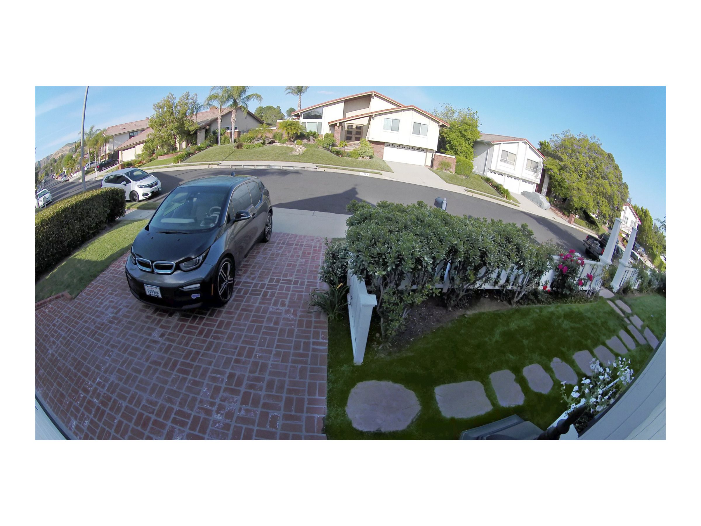 ARLO Ultra 2 Security System - Gateway + Kamera(s) - drahtlos (802.11b, 802.11g, 802.11n, 802.11ac, Bluetooth 4.2 LE)3 Kamera(s) - weiß