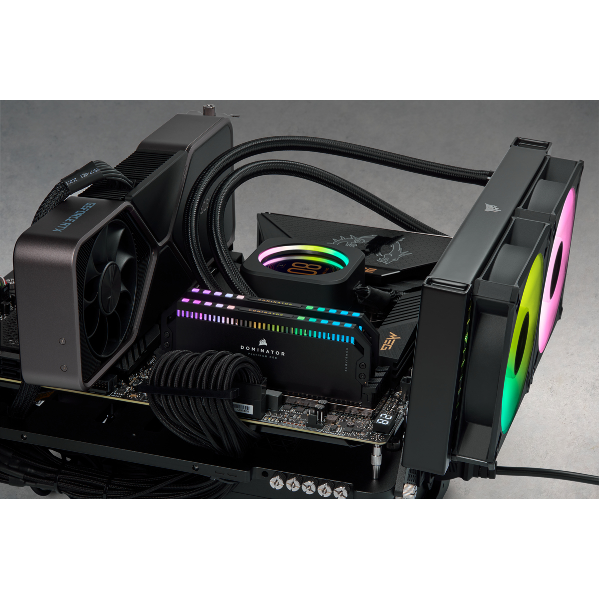 Corsair Dominator Platinum RGB - DDR5 - Kit64 GB: 2 x 32 GB - DIMM 288-PIN - 6400 MT/s / PC5-51200 - CL32 - 1.4 V - ungepuffert - Schwarz