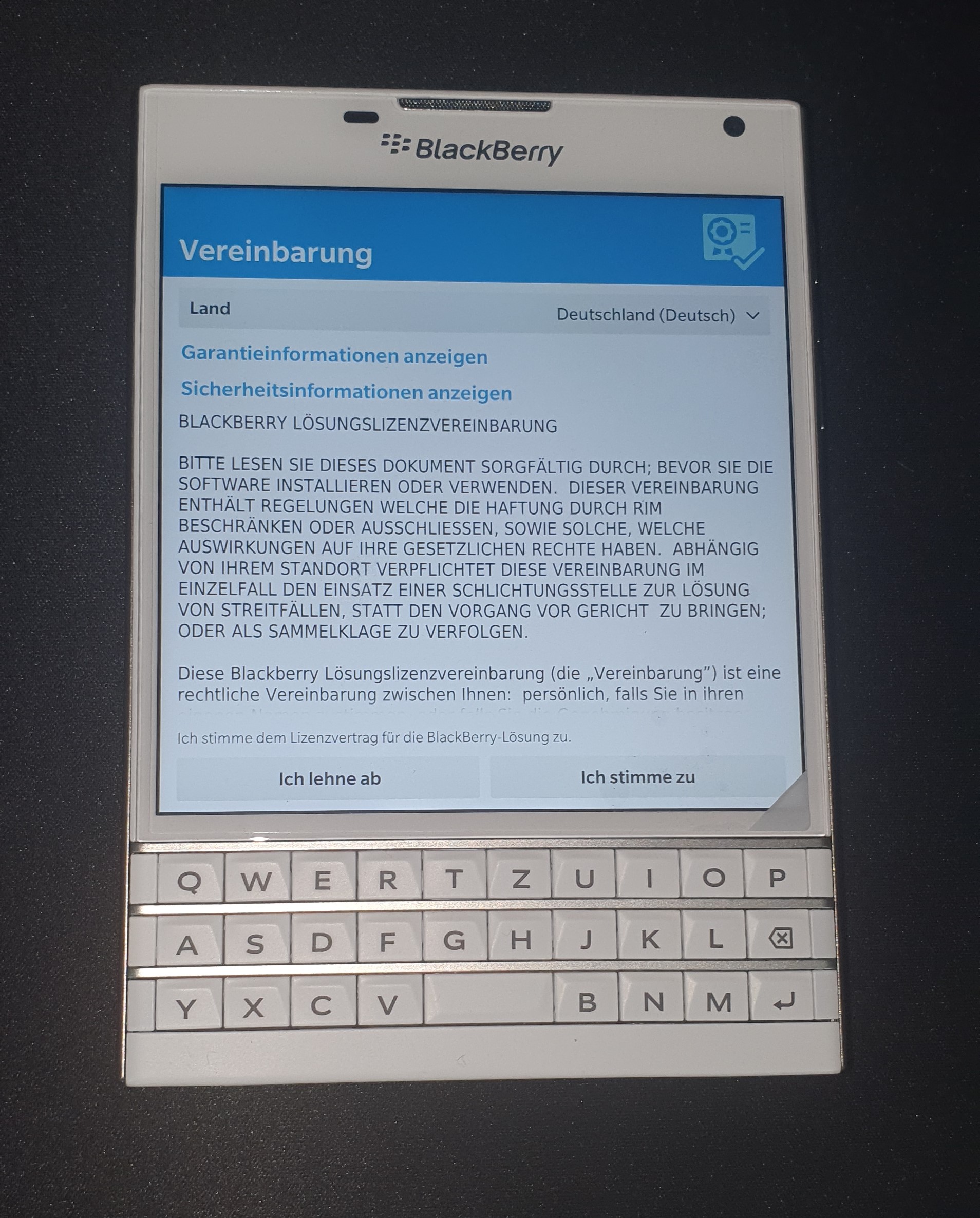 BlackBerry Passport - BlackBerry-Smartphone - 4G LTE - 32 GB - microSDXC slot - GSM, weiß